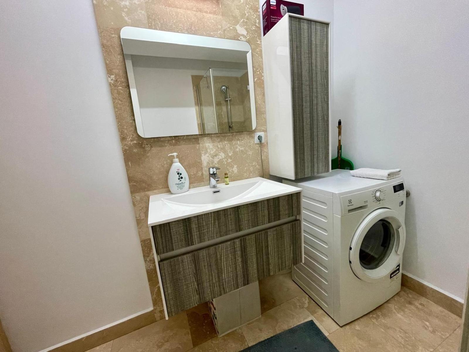 Yamaluxe Apartments - Between The Lakes - Close To Iulius Mall Cluj-Napoca Esterno foto